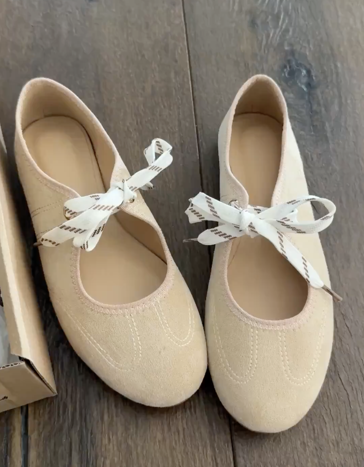 August style recap, summer to fall outfits, everyday outfit ideas, fall transition fashion, casual fall outfits, teacher workwear outfits, activewear and athleisure, beauty favorites, wardrobe essentials, lifestyle finds